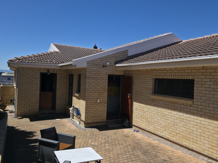 3 Bedroom Property for Sale in Wavecrest Eastern Cape